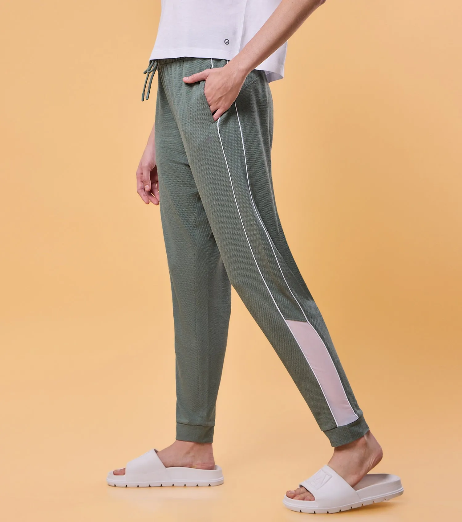 Enamor E403 - Piping Jogger Popcorn Fabric Jogger