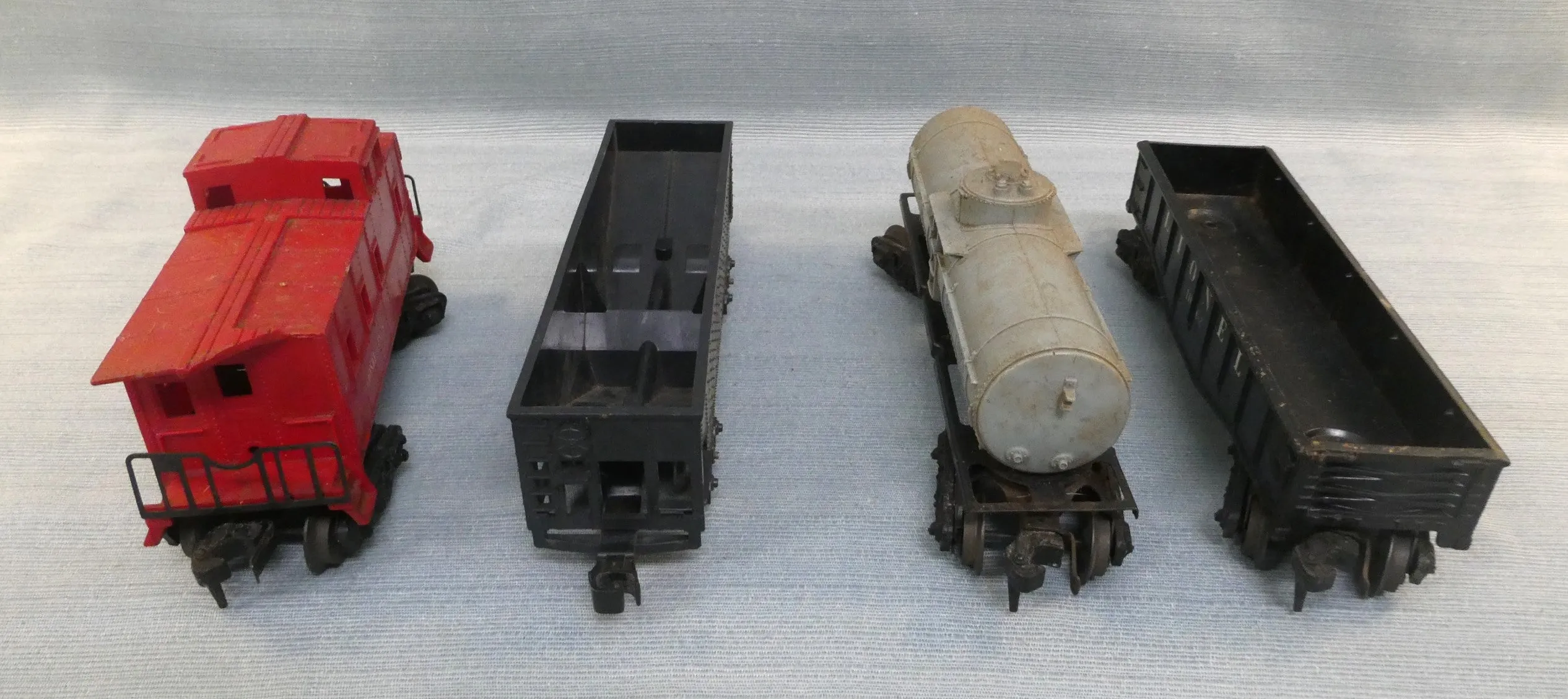 Vintage Lionel O Gauge Model Train Cars - Lot of 4 - Untested