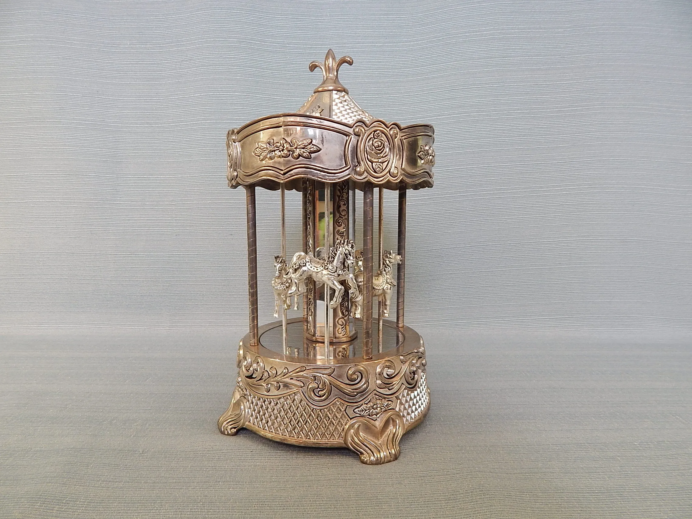 Wallace Silversmiths Silver Plated Horse Carousel Wind Up Music Box