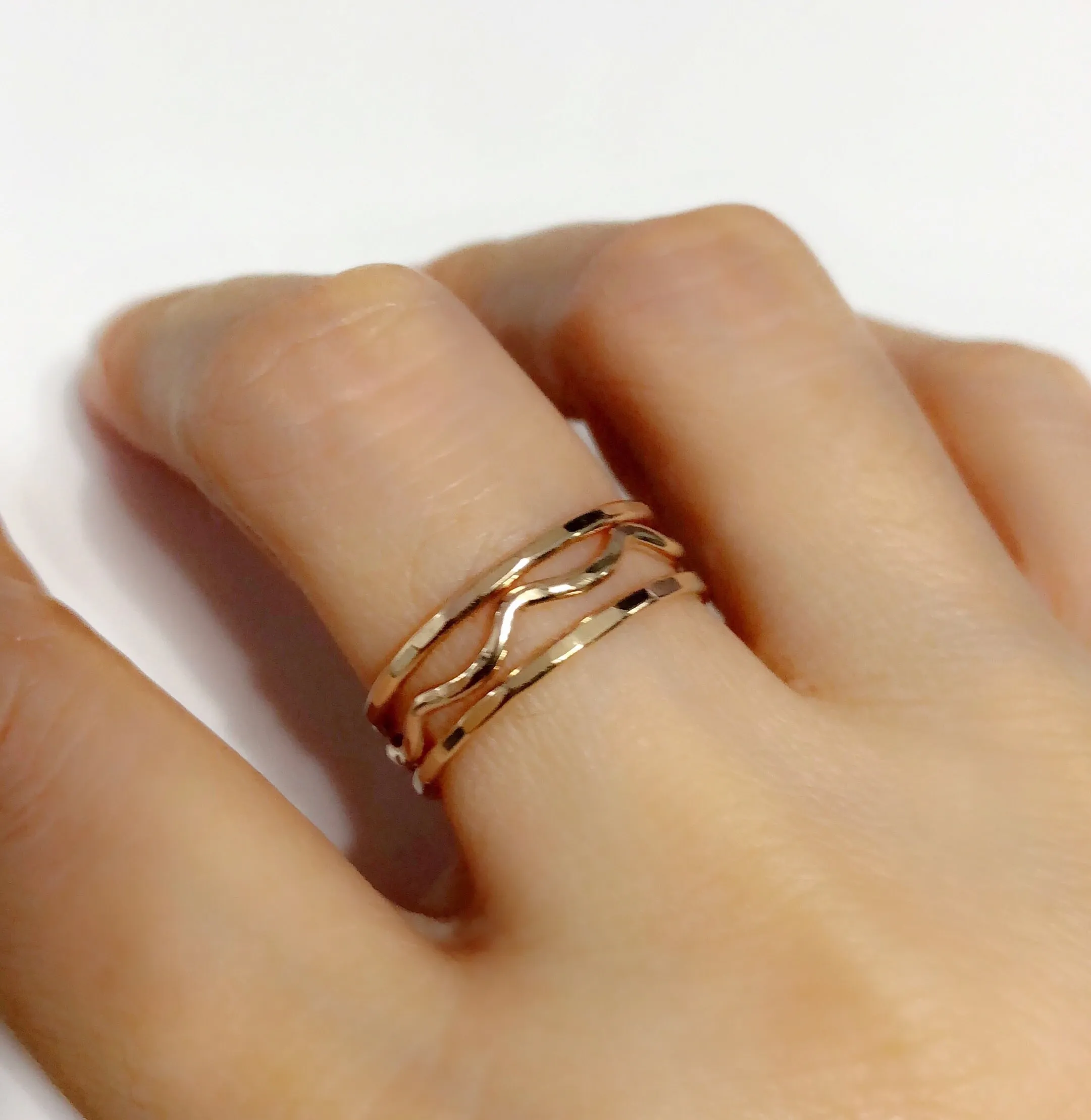 Wavy ring (R171)